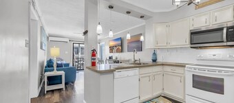 Palm Villa w/ Oceanfront Balcony, Pool, Sleeps 6