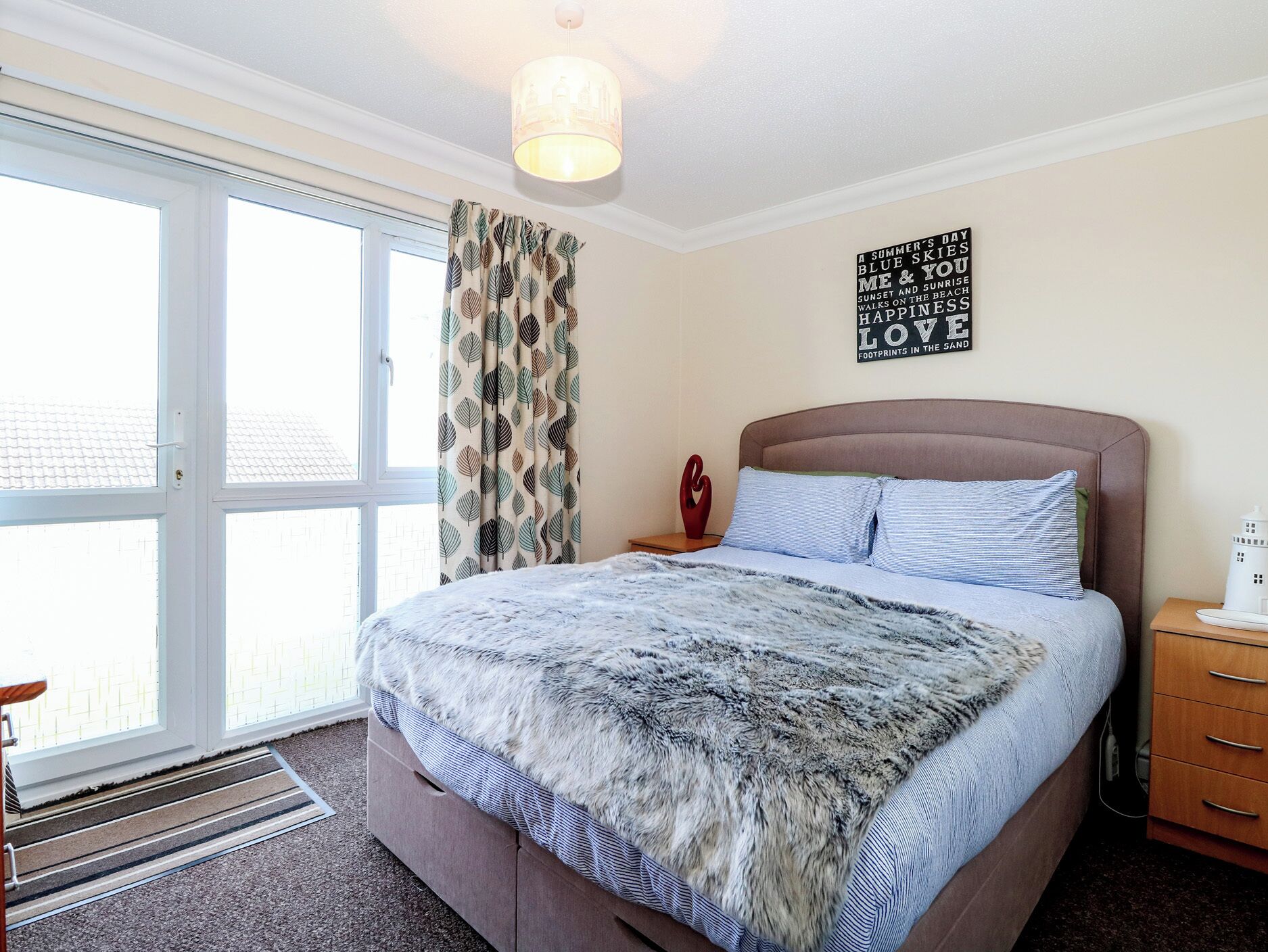 3 makuuhuonetta, yksilöllisesti sisustettu, yksilöllisesti kalustettu