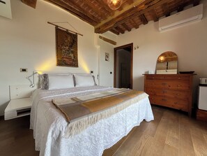 3 soverom, skrivebord, strykejern/-brett og wi-fi (inkludert)