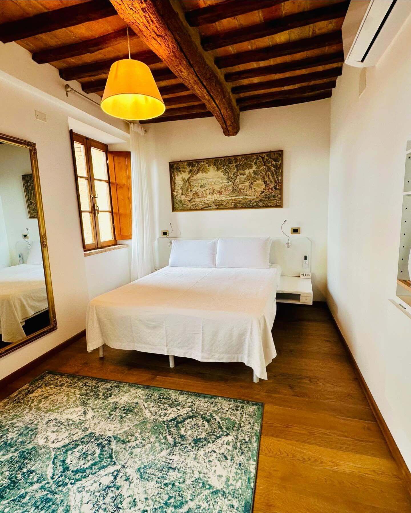 3 camere, una scrivania, ferro/asse da stiro, Wi-Fi gratuito