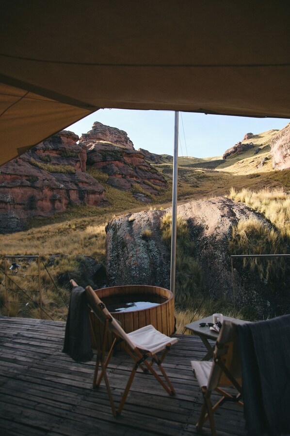 Luxe tent, balkon, uitzicht op bergen | 1 slaapkamer, een kluis op de kamer, gratis wifi, beddengoed