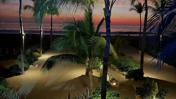 Desk, laptop workspace, free WiFi, bed sheets