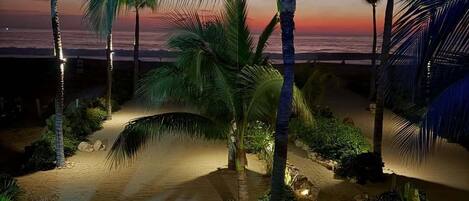 Bureau, espace de travail pour ordinateur portable, Wi-Fi gratuit