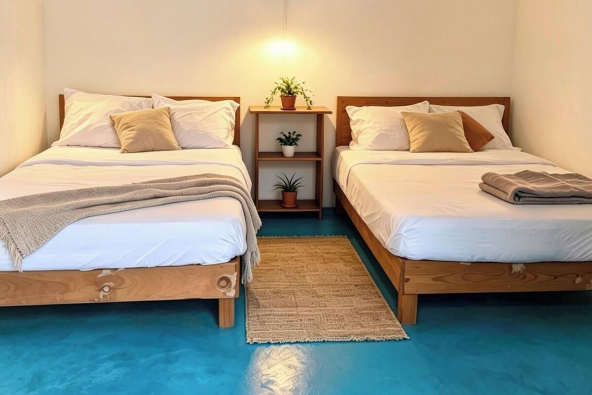 Desk, laptop workspace, WiFi (free), bed sheets