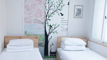 4 bedrooms, iron/ironing board, WiFi, bed sheets