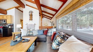 TV, lareira, escritórios