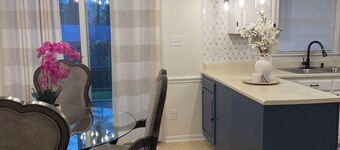 Charming and cozy 3-bedroom house, 2 full bathrooms in High Point close to HPU