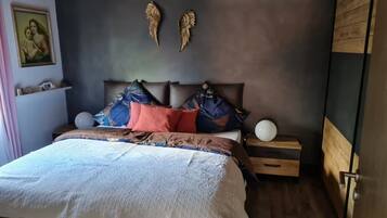 2 bedrooms, WiFi, bed sheets