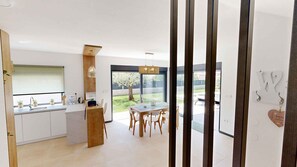 Interior - Villa with swimming pool, barbecue and billiards (Mihatovici)