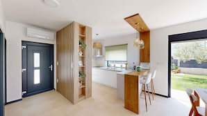 Private kitchen - Villa with swimming pool, barbecue and billiards (Mihatovici)
