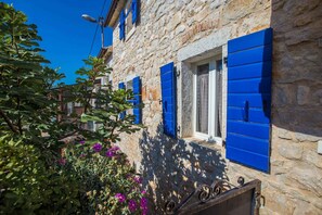 Exterior detail - Villa with air conditioning and pool (Poreč)
