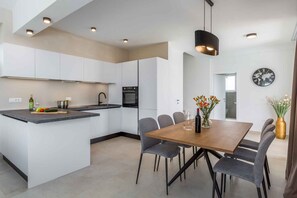 Dining - Villa with pool, sea view (Višnjan)