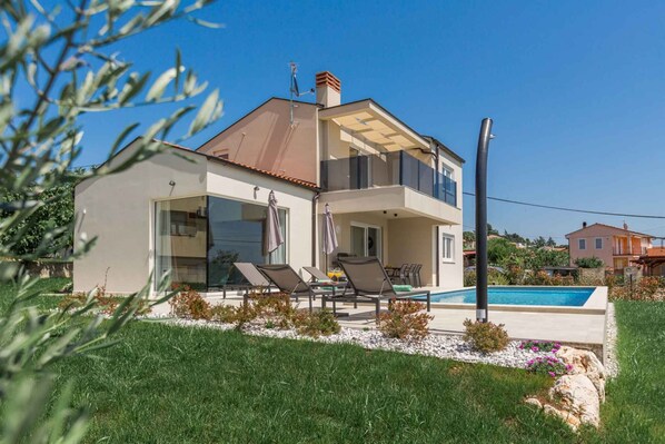 Pool - Villa with pool, sea view (Višnjan)