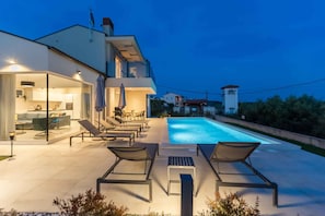 Pool - Villa with pool, sea view (Višnjan)