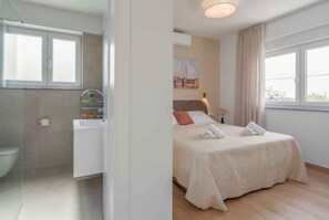 Bathroom - Villa with pool, sea view (Višnjan)