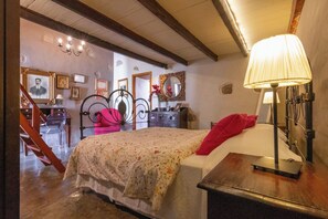 House | 2 bedrooms, laptop workspace, iron/ironing board - Charming Retreat in Fontanales With Pool (Moya)