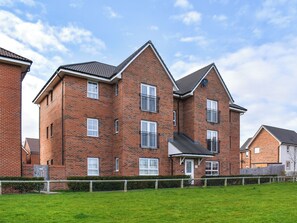 Exterior - Cinder Track Hideaway (Whitby)