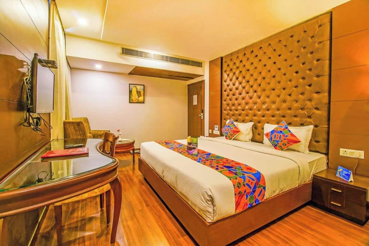 Luxury Room | Desk, laptop workspace, free WiFi