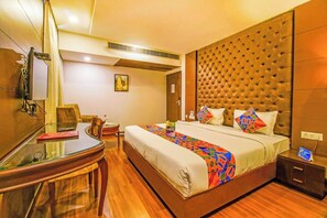 Desk, laptop workspace, free WiFi - Hotel JMD - Managed by Kian (New Delhi)