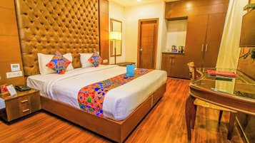 Luxury Room | Desk, laptop workspace, free WiFi