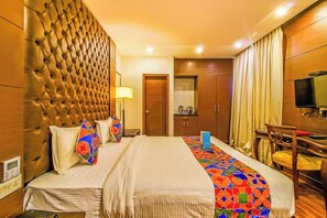 Desk, laptop workspace, free WiFi - Hotel JMD - Managed by Kian (New Delhi)