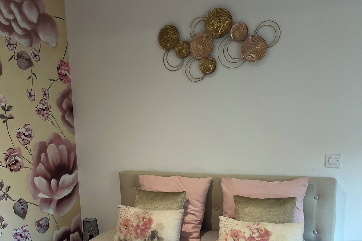 Classic Double Room, Garden View | Soundproofing, WiFi (free), individually decorated