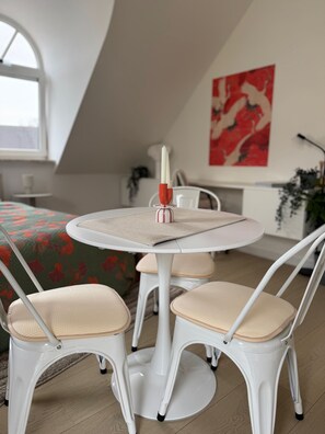 1 habitación, escritorio, wifi gratis y ropa de cama 
