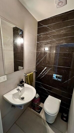 Handtücher, Seife, Toilettenpapier