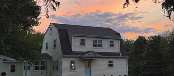  5-bedroom Century Farm Cottage on 4 acres