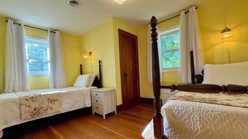 5 bedrooms, iron/ironing board, WiFi, bed sheets