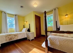 5 bedrooms, iron/ironing board, WiFi, bed sheets -  5-bedroom Century Farm Cottage on 4 acres (Morgan)