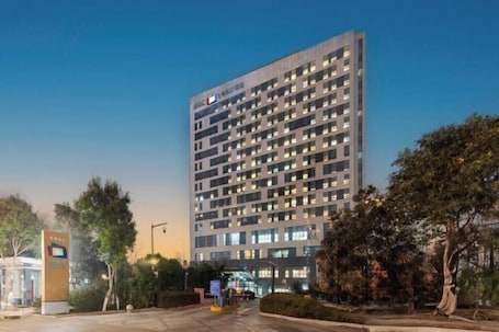 Exterior. Yancheng Baolong Yiyue Select Hotel