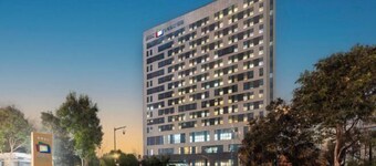 Yancheng Baolong Yiyue Select Hotel