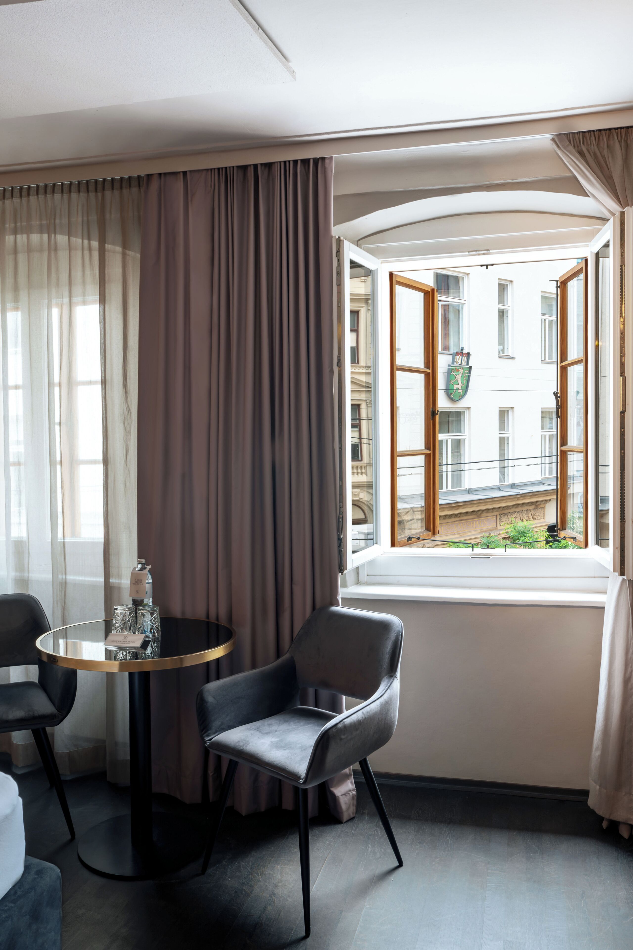 Charming Living Apartment | セーフティボックス (室内)、デスク、WiFi (無料)