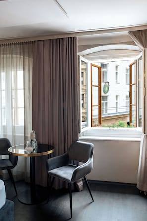 Charming Living Apartment | 1 chambre, coffres-forts dans les chambres, bureau, Wi-Fi gratuit