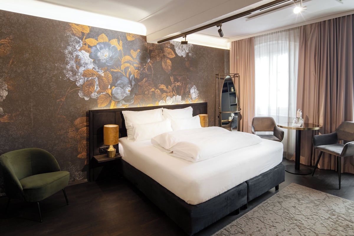 Charming Living Apartment | 1 Schlafzimmer, Zimmersafe, Schreibtisch, kostenloses WLAN