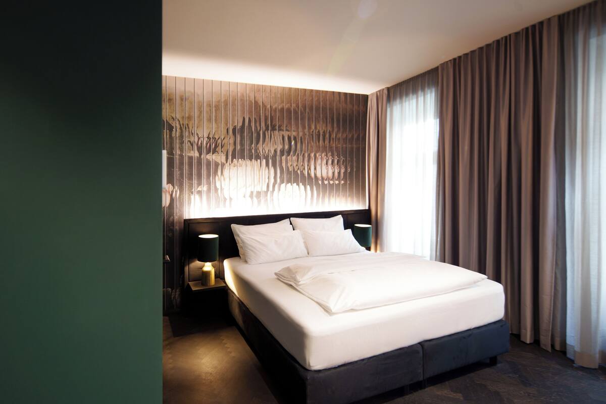 Favourite Room | Két bảo mật tại phòng, bàn, truy cập Internet không dây miễn phí 