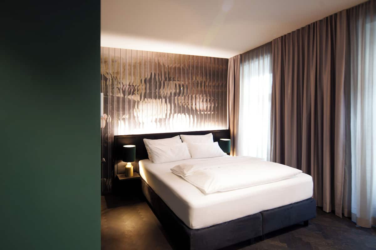 Favourite Room | 1 Schlafzimmer, Zimmersafe, Schreibtisch, kostenloses WLAN