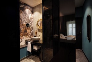 Favourite Room | Badrum | Gratis toalettartiklar, hårtork, tofflor och handdukar
