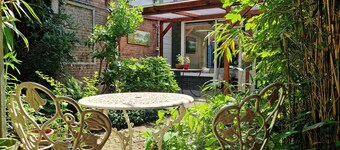 Charming courtyard house near center and beach