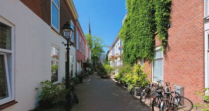 Charming courtyard house near center and beach