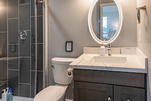 Shower, hair dryer, towels, soap - Sauna, Beach, Sunset, Game Room, Peace and Quiet, Fun! (Oak Harbor)