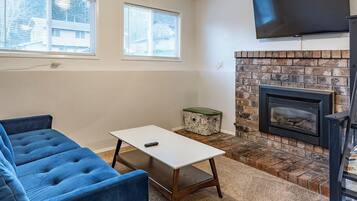 Smart TV, fireplace, ping pong, books