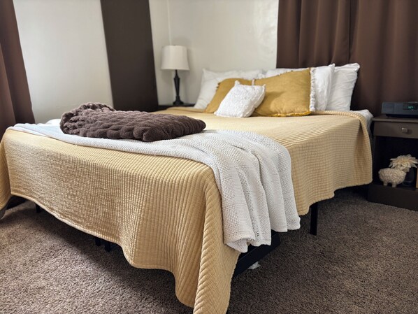 2 bedrooms, desk, iron/ironing board, free WiFi