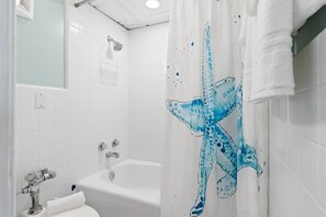 Towels - Beachfront Studio, Sleeps 2, Pool (Panama City Beach)