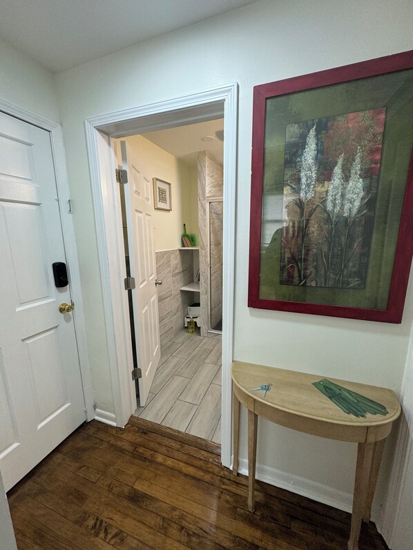 Interior - Cozy 1-bedroom apartment with WiFi, minutes from lovely Whiting downtown (Whiting)