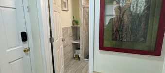 Cozy 1-bedroom apartment with WiFi, minutes from lovely Whiting downtown