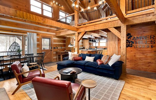 Amber Hills Lodge: Sauna,Golf Sim,Hot Tub,Theatre