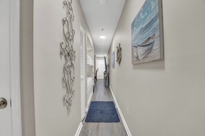 Interior - 1 bd 1.5ba, Sleeps 6, 4 Pools, Pickle Ball, Putt Putt (Panama City Beach)