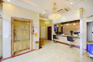 Lobby - Ejia Express Hotel (Shijiazhuang Ping'an South Street Railway Station East Plaza Branch) (Shijiazhuang)